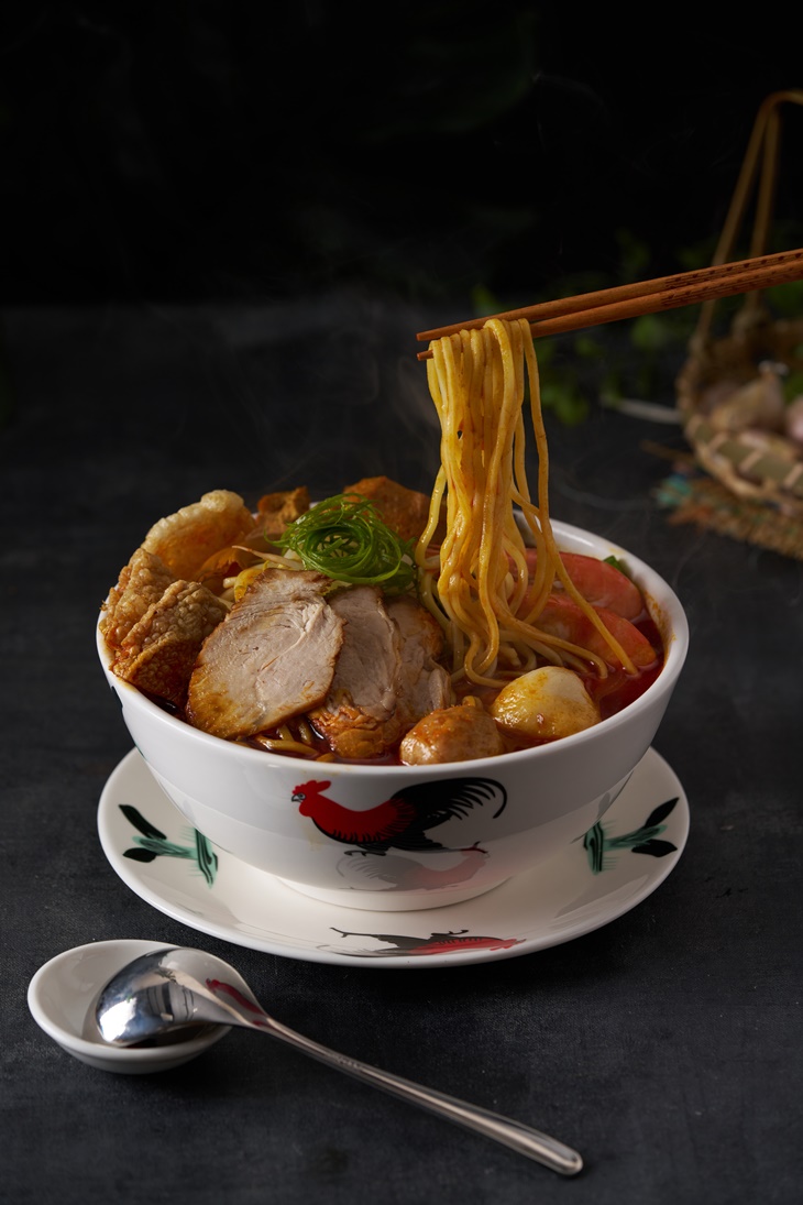  巨無霸咖哩麵（假日限定）