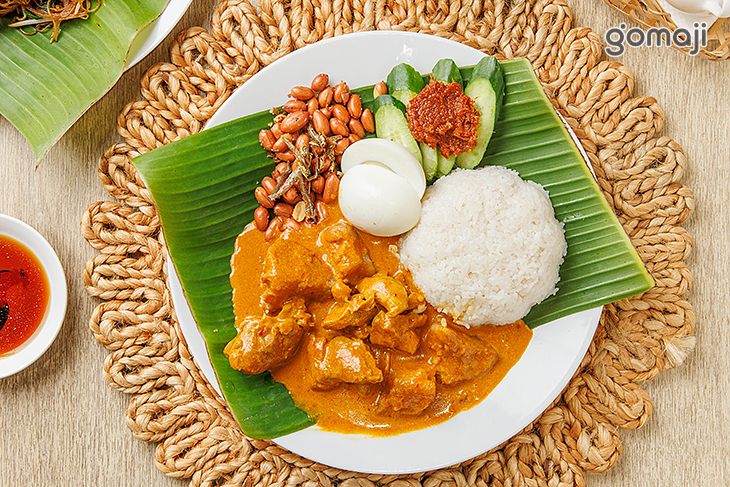 咖哩雞腿椰漿飯 