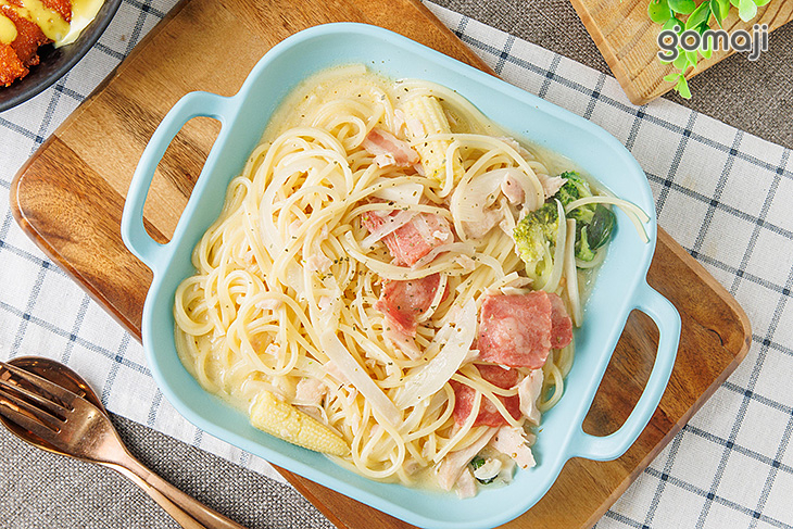 白醬培根嫩雞義大利麵