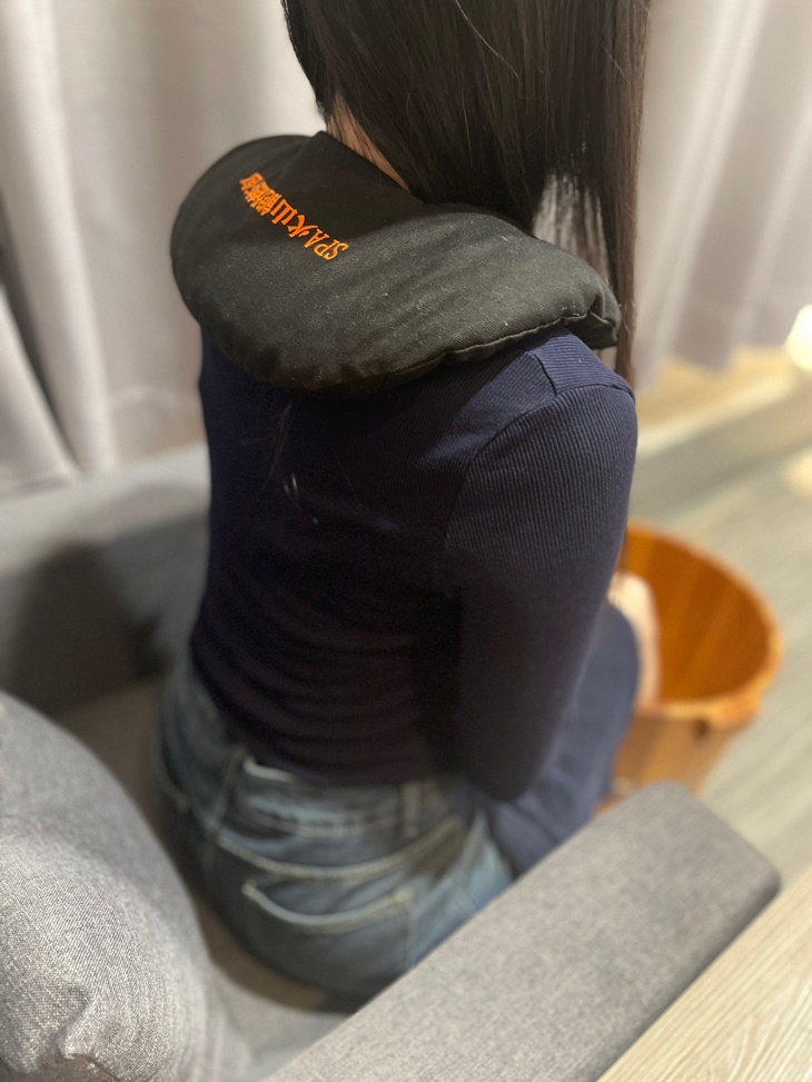 (同步進行肩頸熱敷10分)