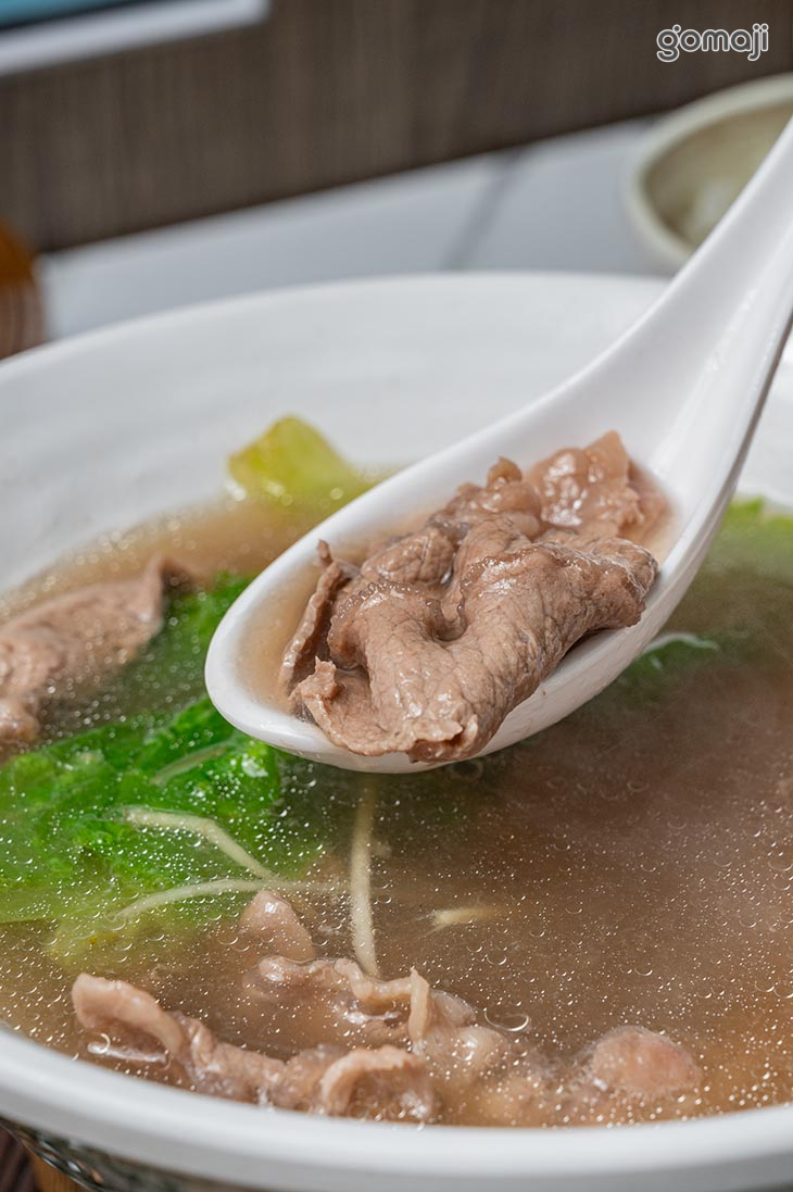 現沖牛肉湯
