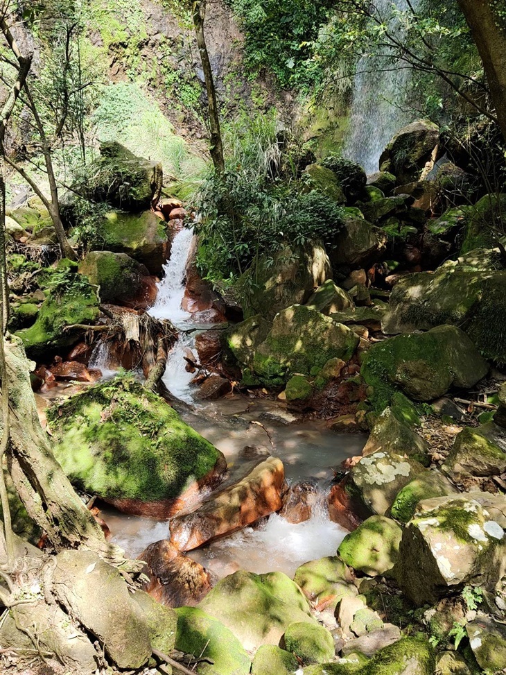 菁山熱門景點輕旅行(絹絲瀑布)