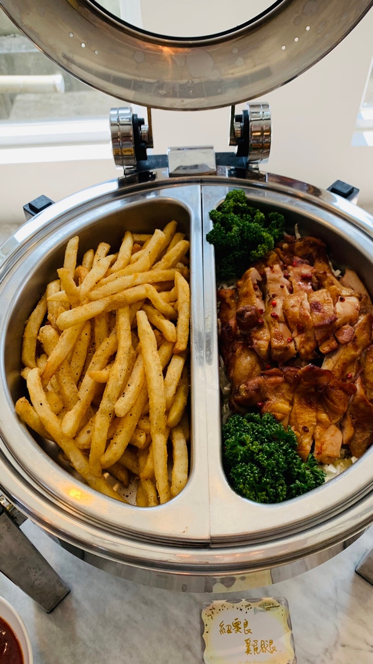 自助式早餐 + 自助式下午茶