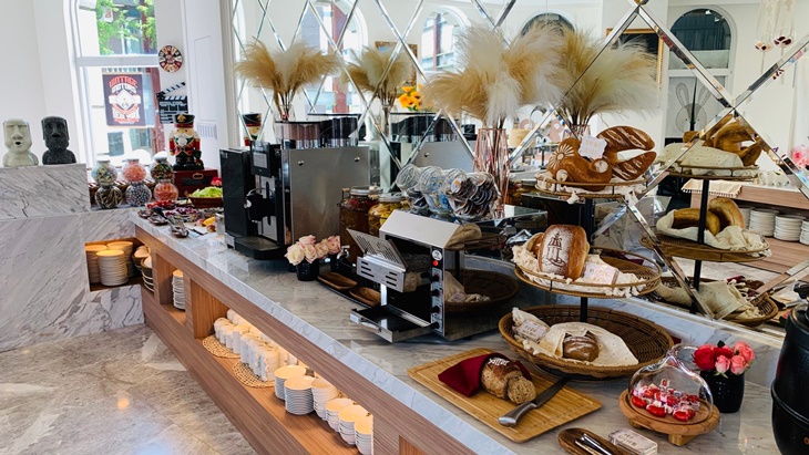 自助式早餐 + 自助式下午茶