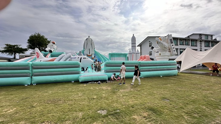 免費氣墊樂園