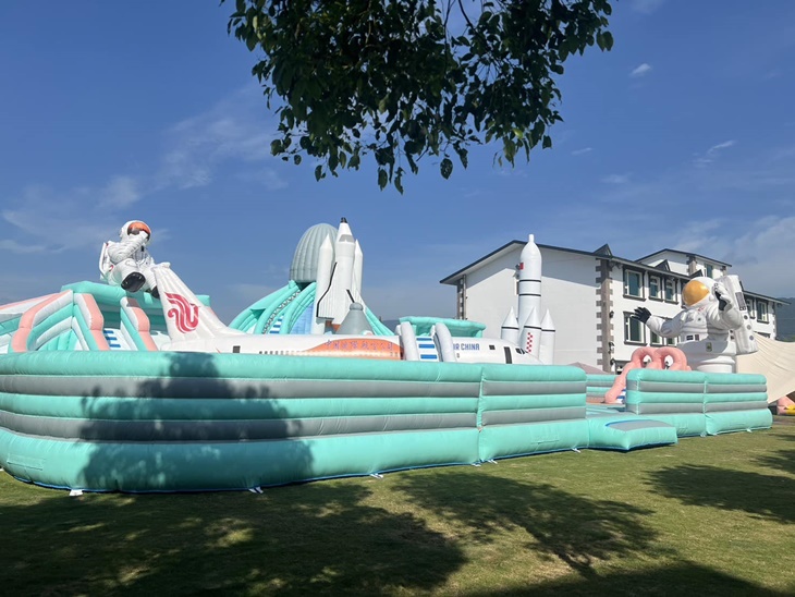 免費氣墊樂園