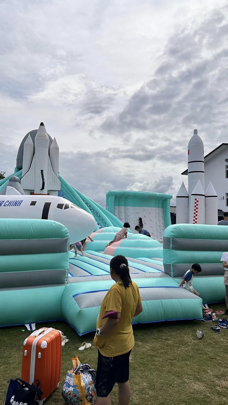 免費氣墊樂園