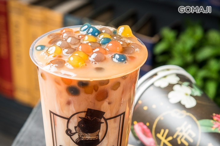 卡帝紅獅拿鐵花瓣珠寶