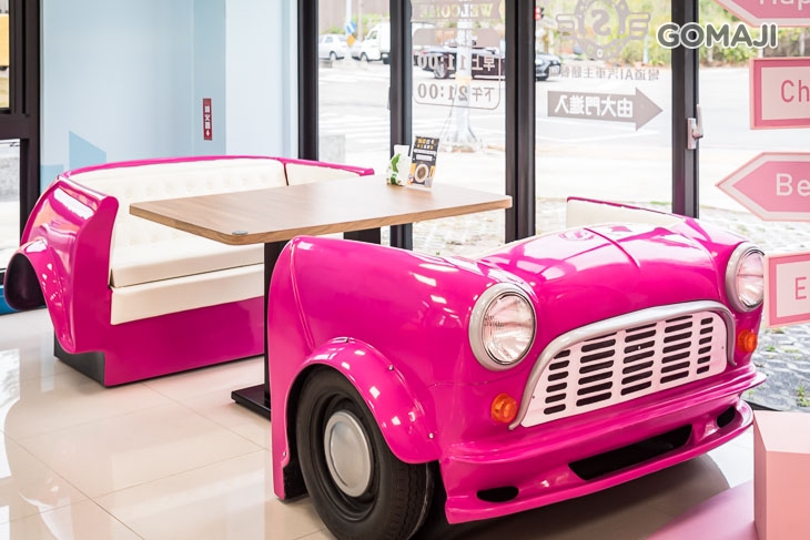 彎道AI汽車主題餐廳