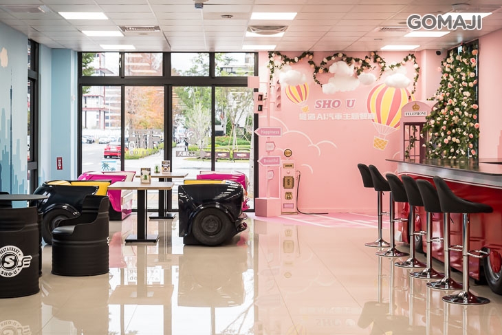 彎道AI汽車主題餐廳