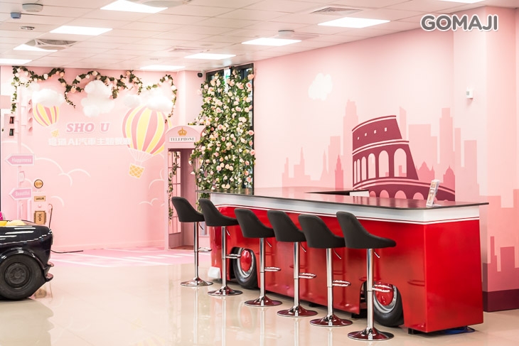 彎道AI汽車主題餐廳