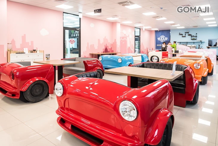 彎道AI汽車主題餐廳