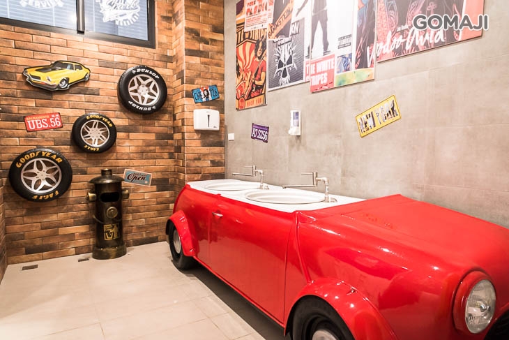 彎道AI汽車主題餐廳