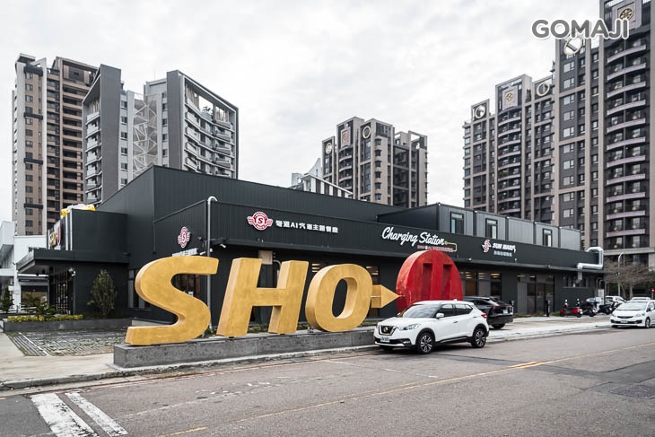 彎道AI汽車主題餐廳