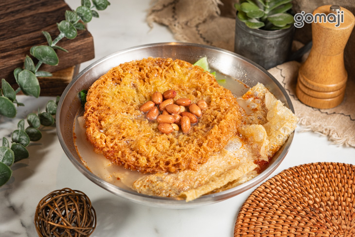 招牌炸蛋螺螄粉