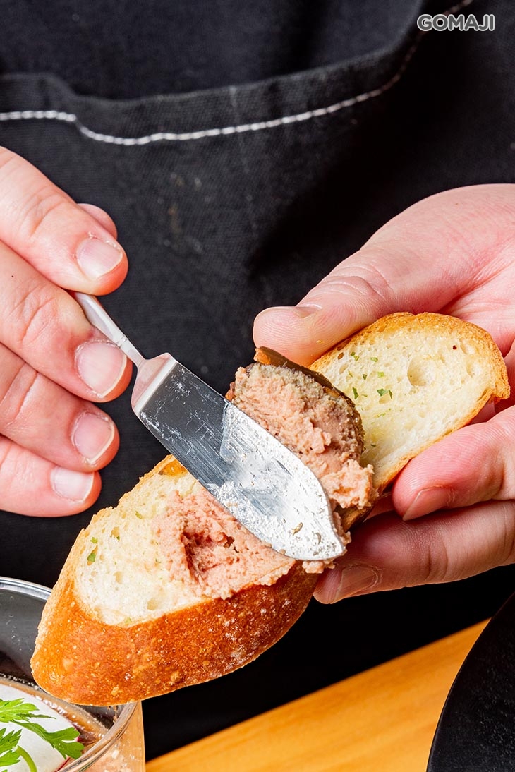 微醺雞肝醬麵包