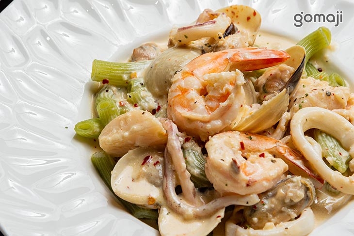 奶油蒜辣海鮮菠菜筆管麵