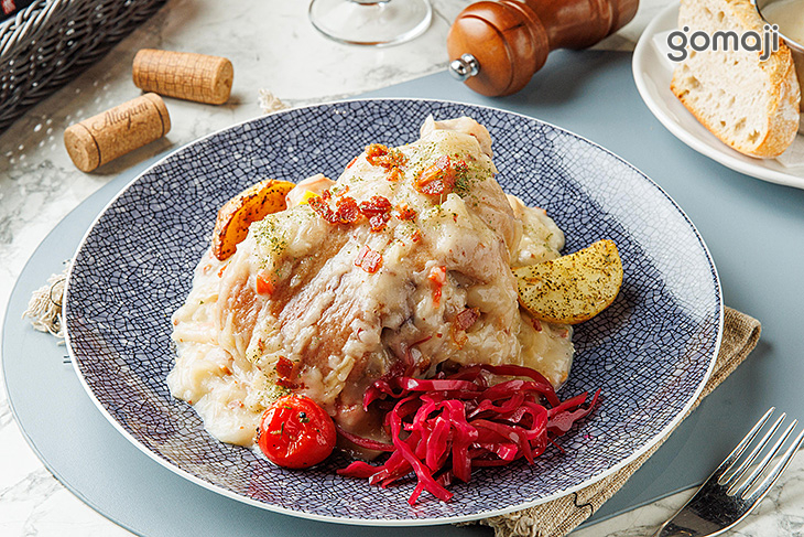 彩椒培根酸菜燜煮豬腳