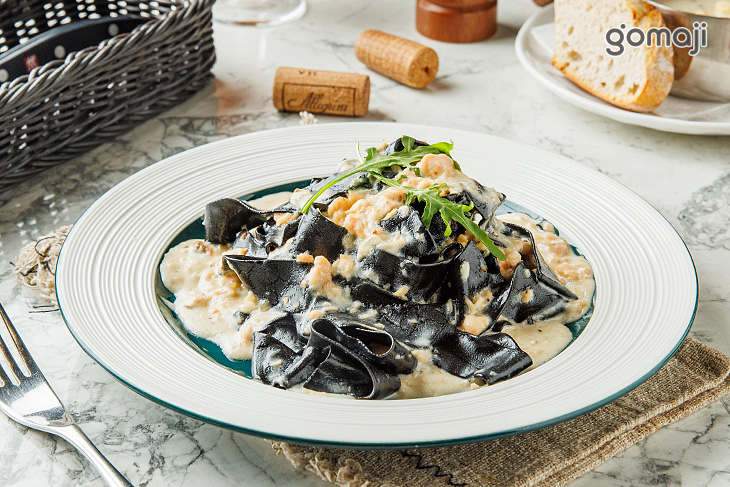 拉斯佩齊亞奶油醬墨魚闊條麵