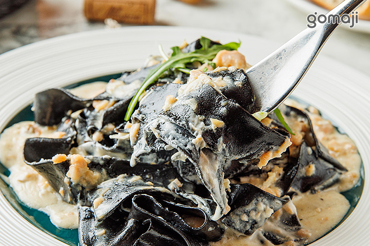 拉斯佩齊亞奶油醬墨魚闊條麵