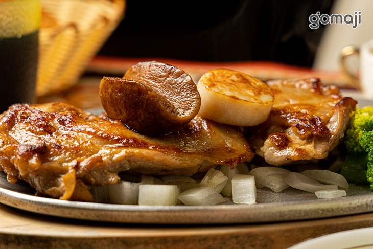 台灣雞腿排(18oz)+干貝鮑魚一份