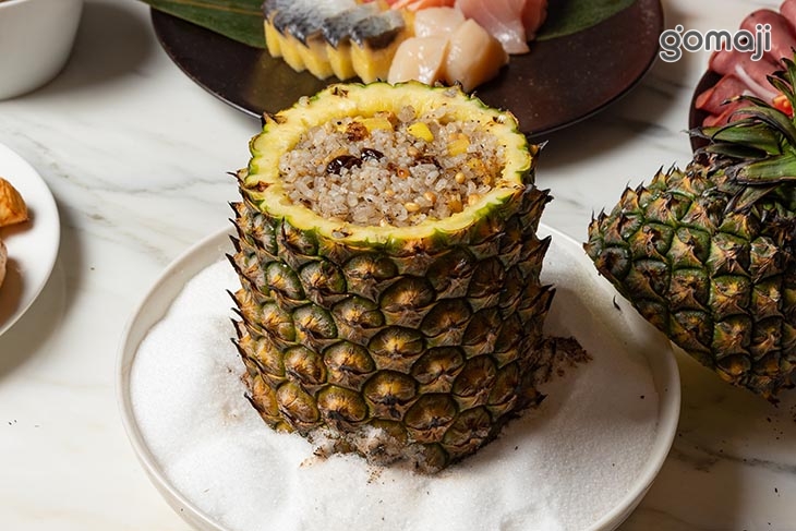 火焰鳳梨黑松露炒飯