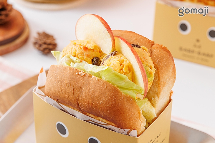 五彩泥沙拉厚蛋吐司