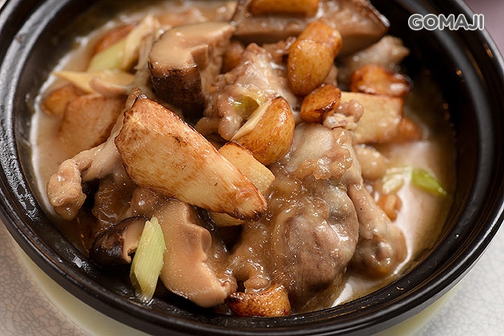 蒜子北菇田雞煲 