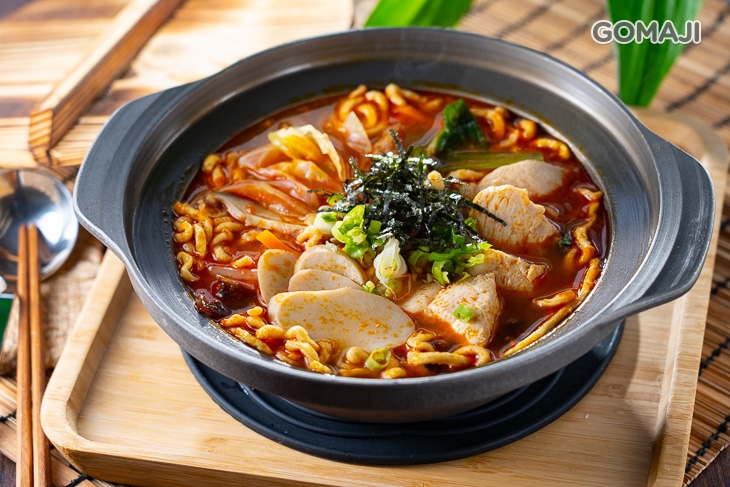 椰漿泰辣雞肉鍋燒意麵