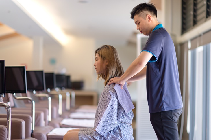 海鹽足浴10分(同時進行肩頸舒壓)