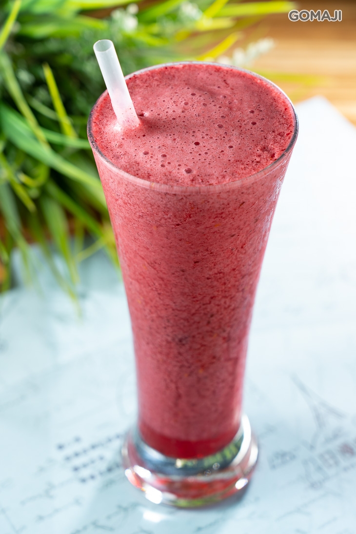 新鮮综合野莓優格果汁