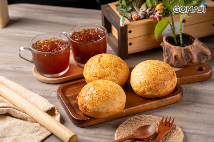 招牌菠蘿包三入 + 紅茶(500cc)二杯 