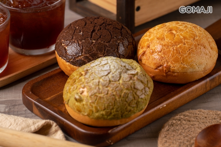 抹茶、巧克力、原味 菠蘿包 + 紅茶(500cc)二杯