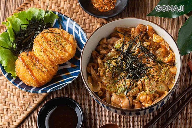 和風壽喜(親子丼) + 日式可樂餅一份