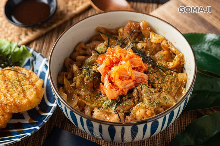 泡菜壽喜雞丼 + 日式可樂餅一份