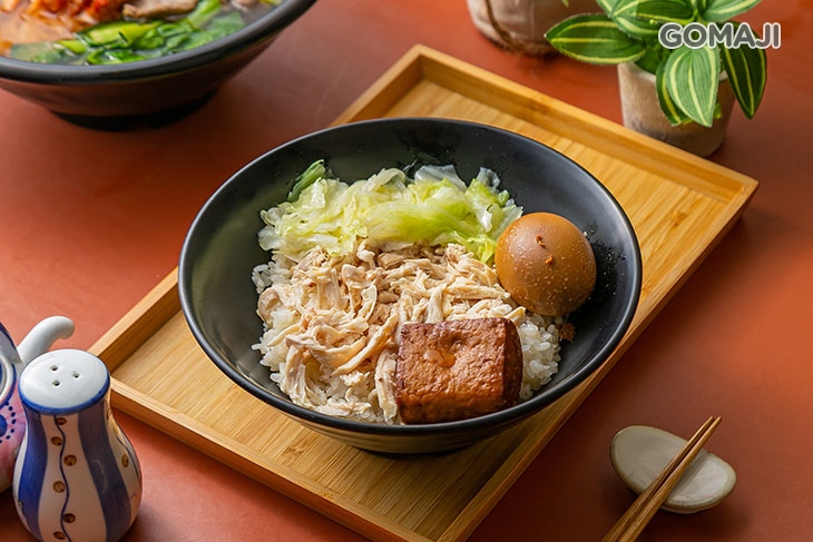 雞肉絲飯便當