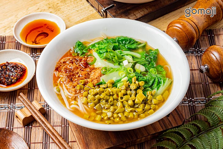 酸豆角肉末米線