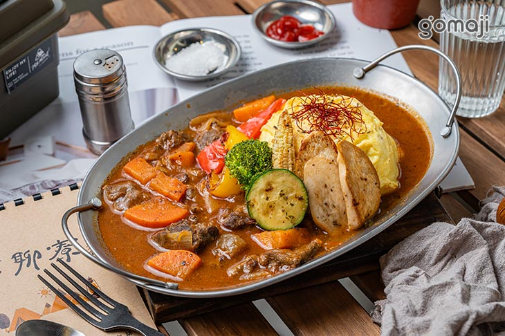 紅酒燉牛肉歐姆蛋包飯