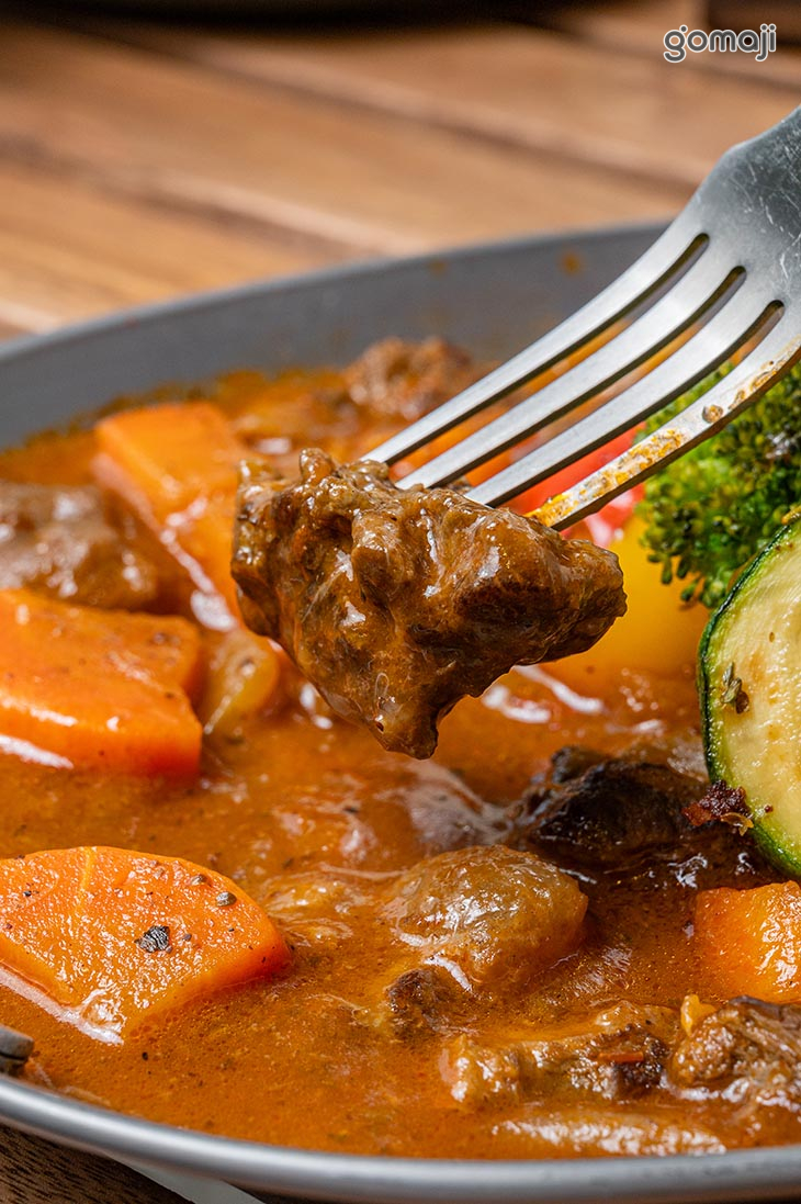 紅酒燉牛肉歐姆蛋包飯