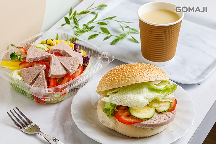 B.輕飲金點蔬食堡升等獨享〈巧速蔬食漢堡：黃金地瓜/紫心地瓜/金讚南瓜/神仙山藥/香芋甜心 任選一 + 巧速點心：起司可樂餅/拉拔乳酪棒/甜蜜起司派/風味沙拉(黃金地瓜/紫心地瓜/金讚南瓜/神仙山藥/香芋甜心) 任選一 + 飲品(660ml，大)或湯品(小杯)：可樂/雪碧/芬達/檸檬紅茶/美粒果(蘋果汁/柳橙汁)/風味奶茶/冬季湯品/玉米濃湯 任選一〉