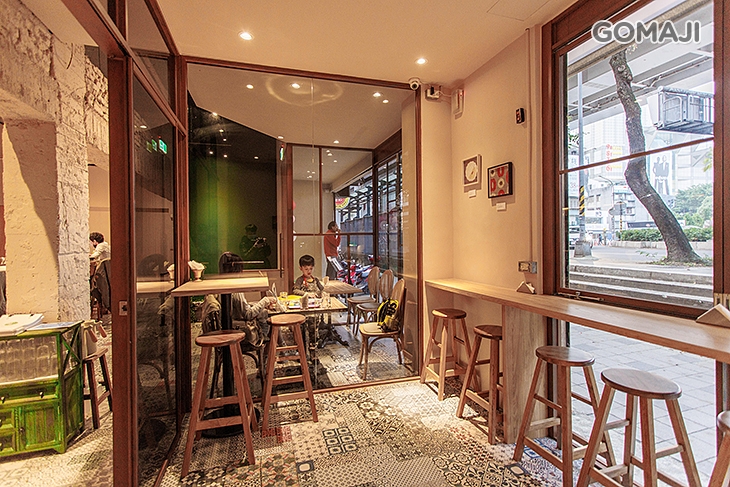 寓曰Cafe Bar Restaurant