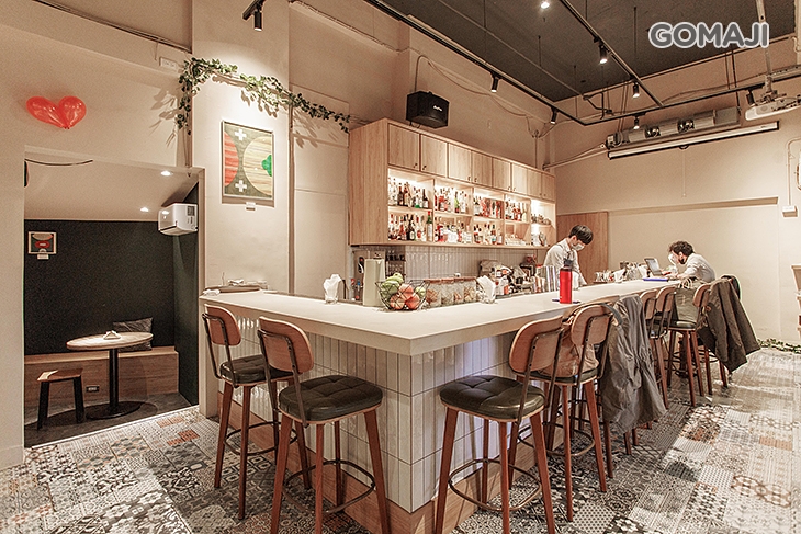 寓曰Cafe Bar Restaurant