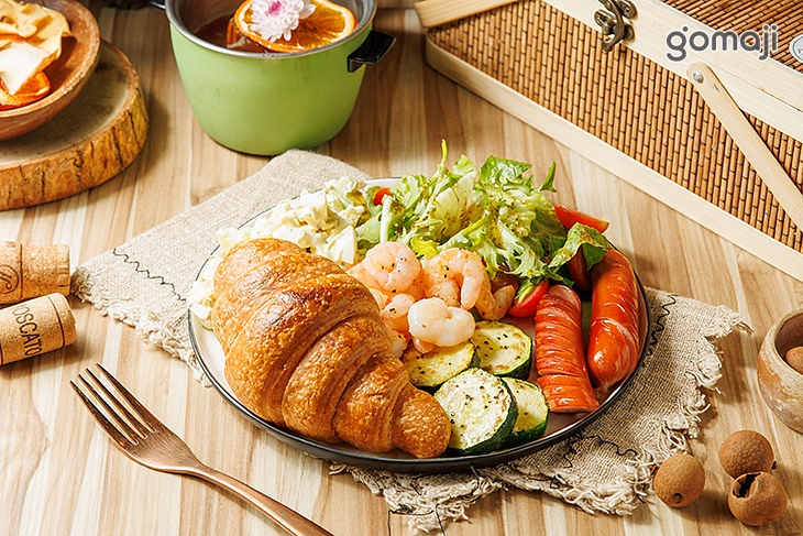 鮮蝦/櫛瓜/德式香腸/蛋沙拉