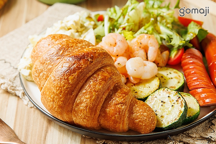 鮮蝦/櫛瓜/德式香腸/蛋沙拉