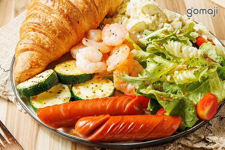 鮮蝦/櫛瓜/德式香腸/蛋沙拉