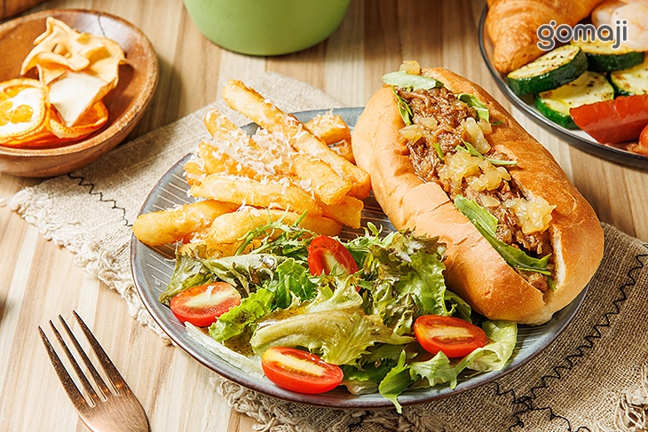 慢燉豬肉佐自製蘋果醬長堡