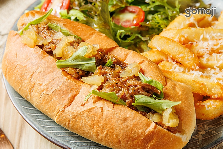 慢燉豬肉佐自製蘋果醬長堡