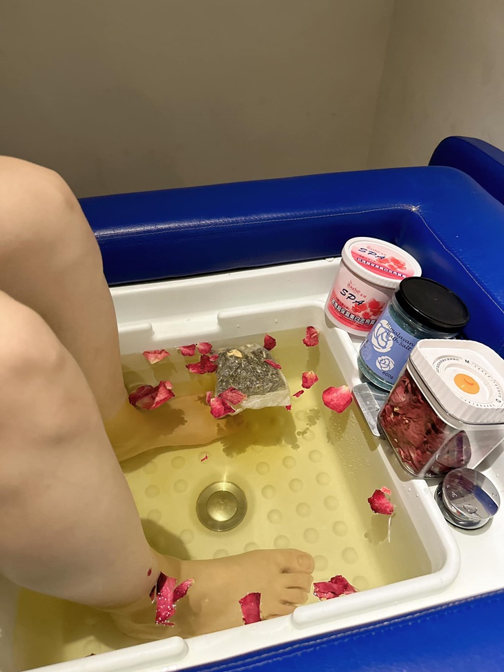 熱草藥去角質泡腳