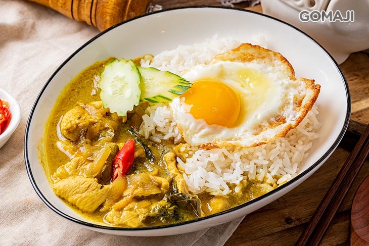 綠咖哩雞飯+蛋