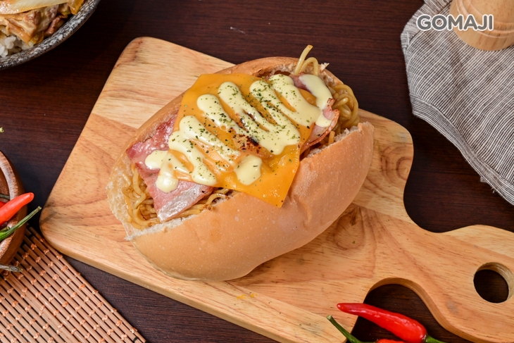 培根起司炒麵麵包